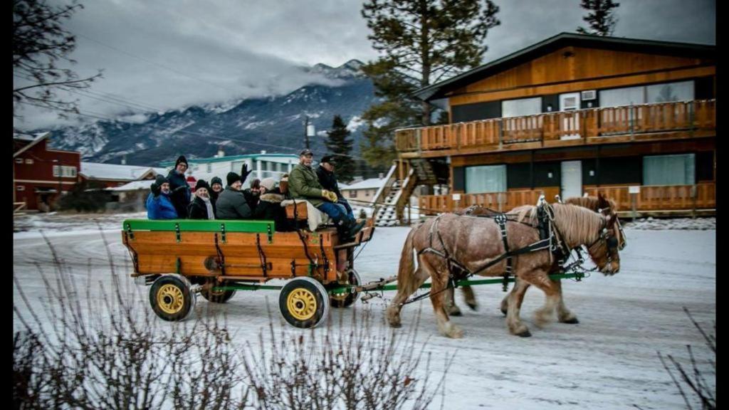 Piccadilly Motel Radium Hot Springs Luaran gambar