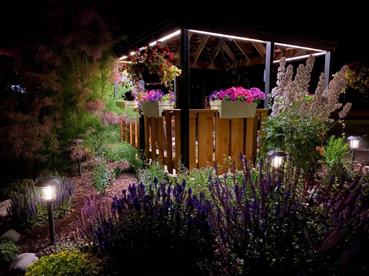 Piccadilly Motel Radium Hot Springs Luaran gambar