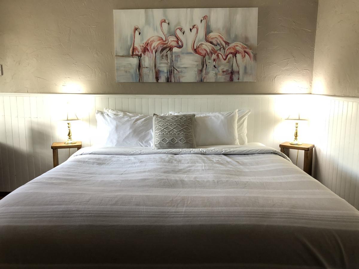 Piccadilly Motel Radium Hot Springs Luaran gambar