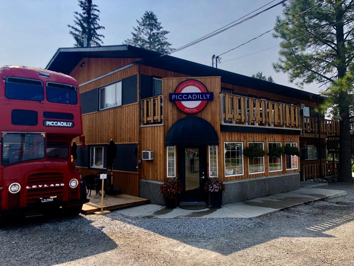 Piccadilly Motel Radium Hot Springs Luaran gambar